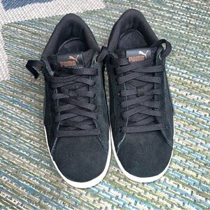 Puma Women’s Black And Bronze Suede Sneakers (US 9)